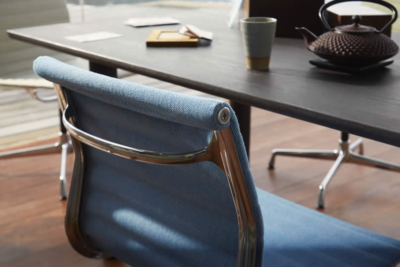 Aluminium Chair EA 101