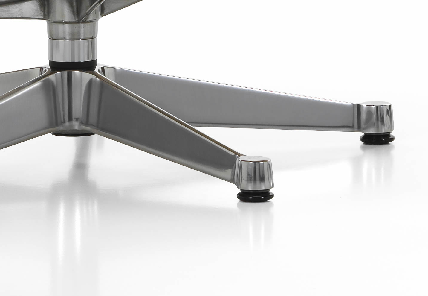 Eames Lounge Chair Kastanie natur Stoff Calma
