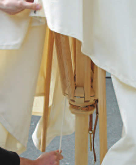 Klassiker Sonnenschirm mit Flaschenzug und Bodenplatte