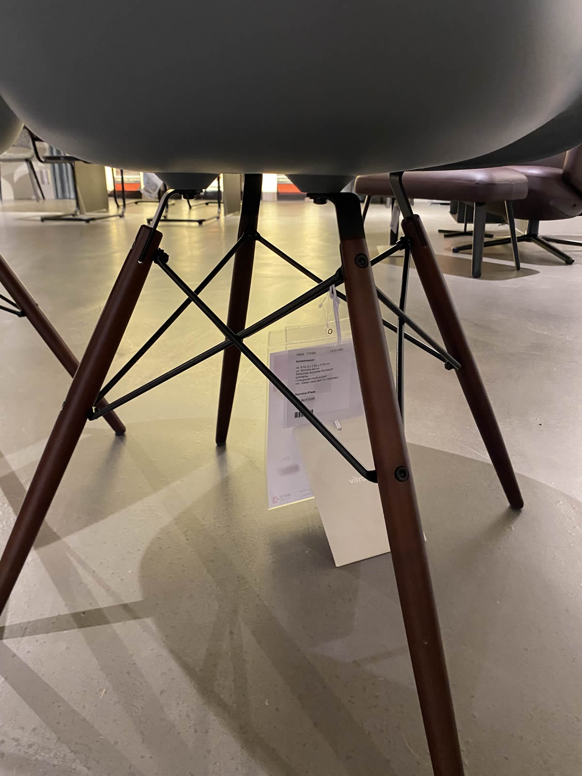 Armlehnstuhl Eames DAW 18953