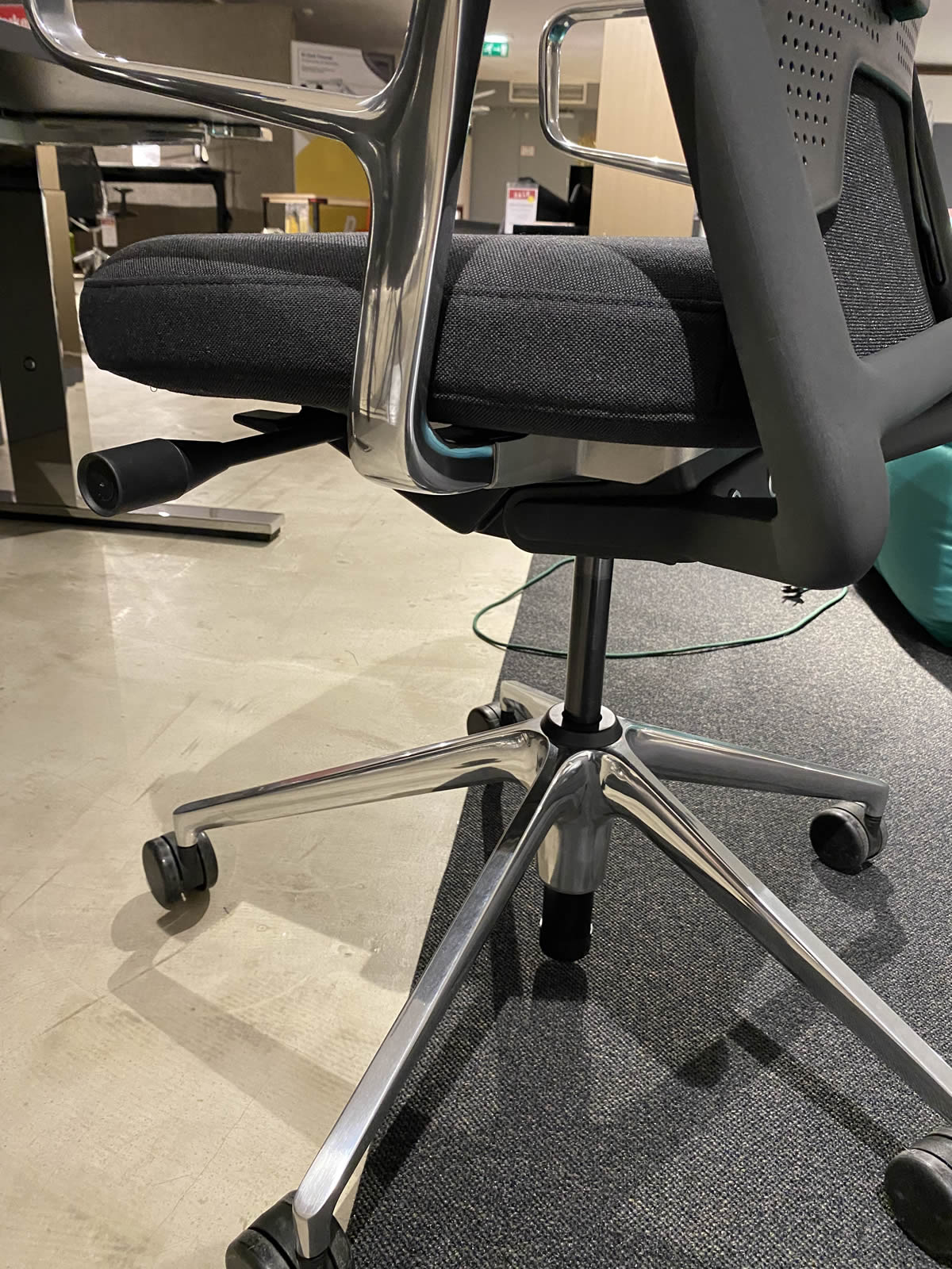 Bürodrehstuhl ID Mesh 19629 Ausstellungsstück