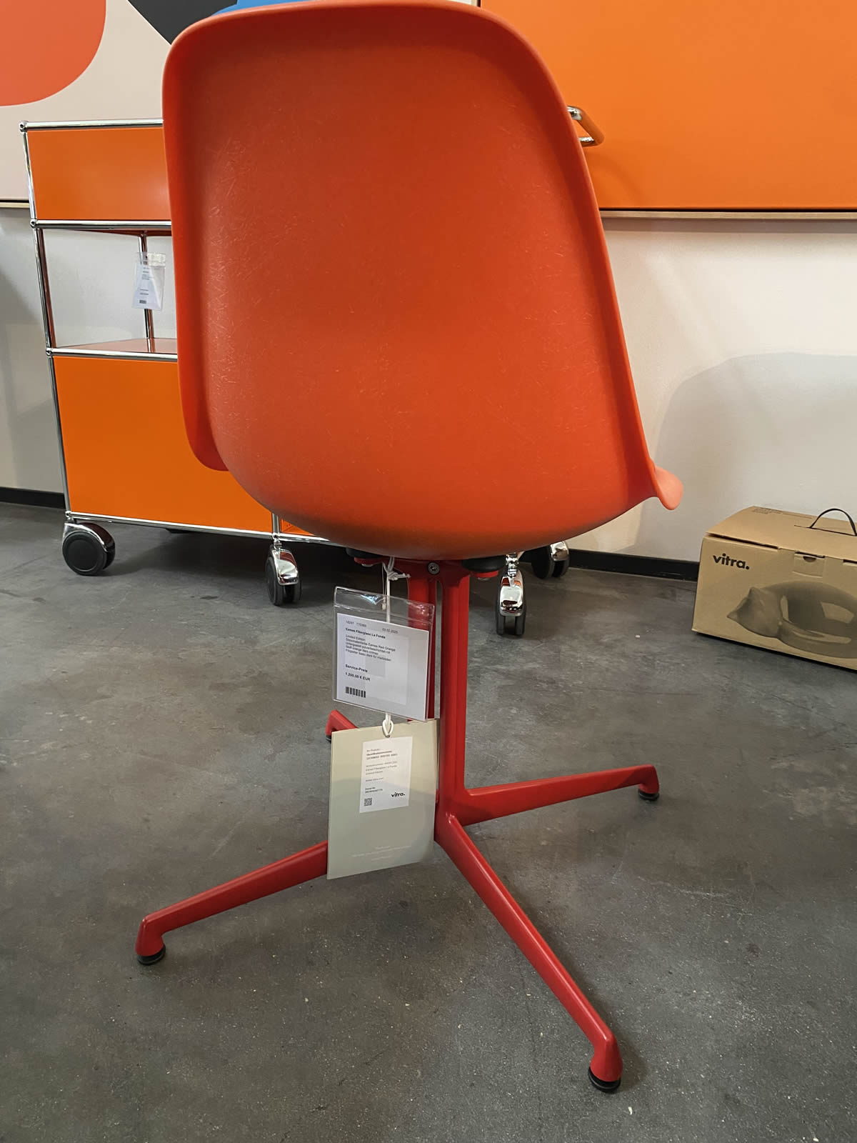 Eames Fiberglas La Fonda 18287 Ausstellungsstück