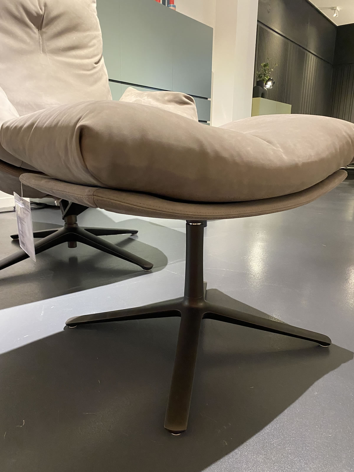 Drehsessel Cordia Lounge mit Hocker Ausstellungsstück
