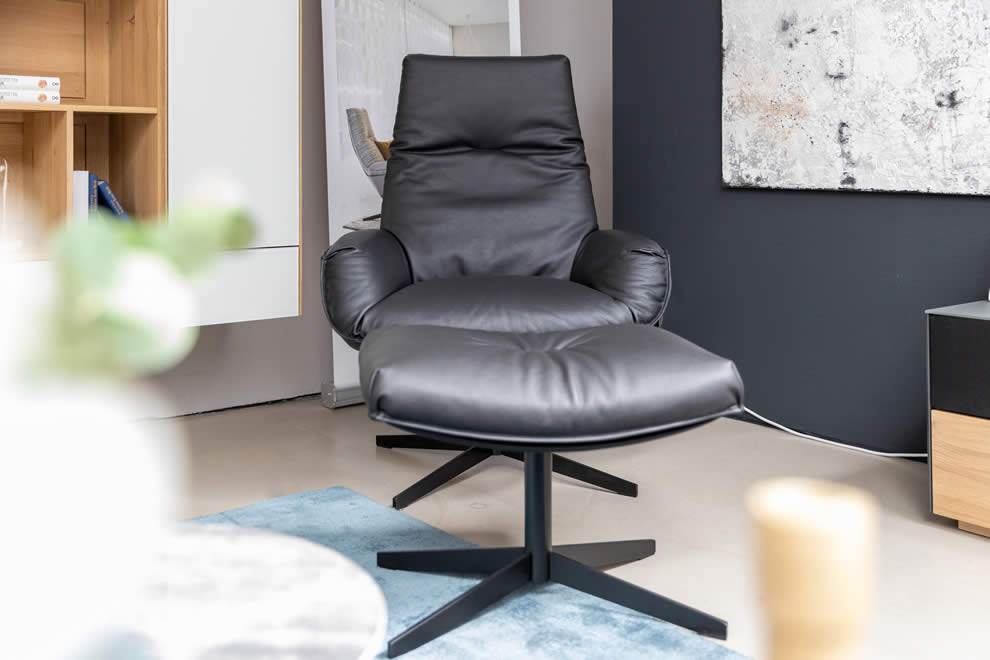 Daron Sessel mit Hocker Nubukleder Java vulcano