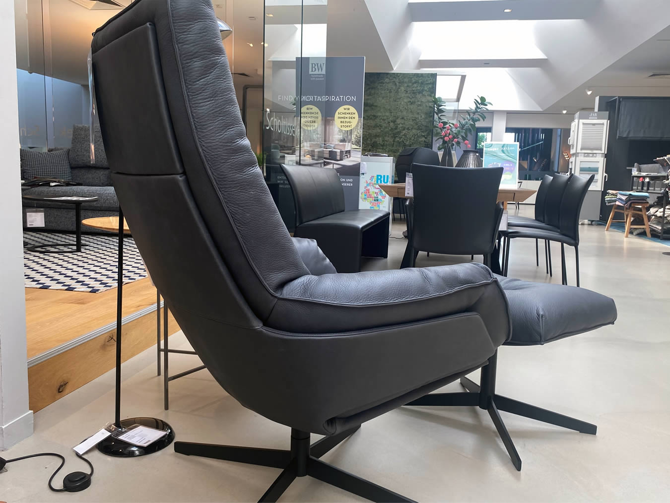 Daron Sessel mit Hocker Nubukleder Java vulcano