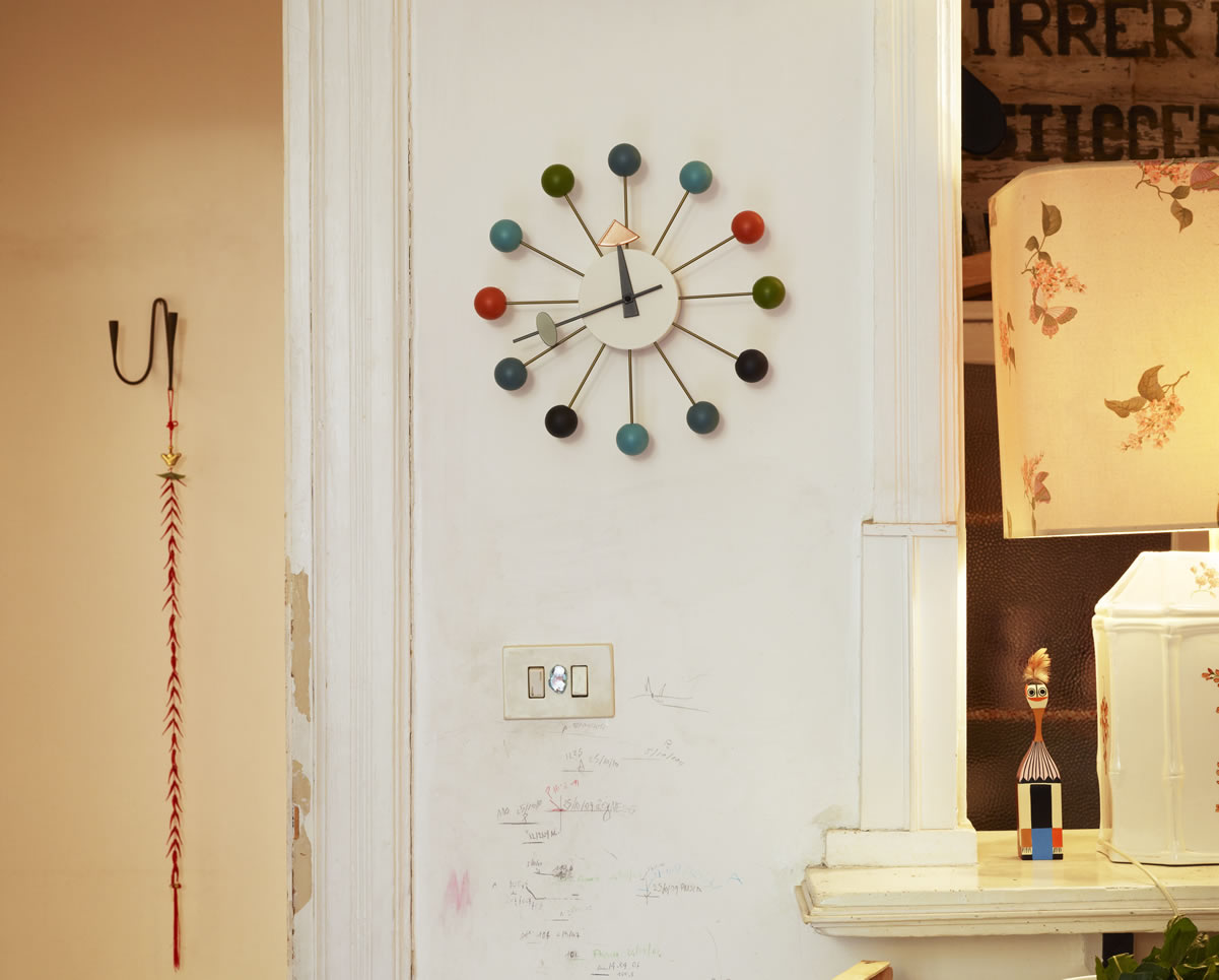 Ball Clock mehrfarbig