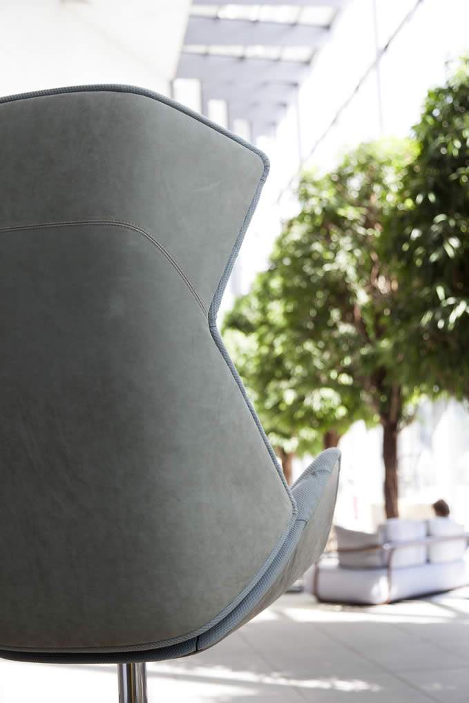 Lounge Sessel 808 "Air" mit Hocker