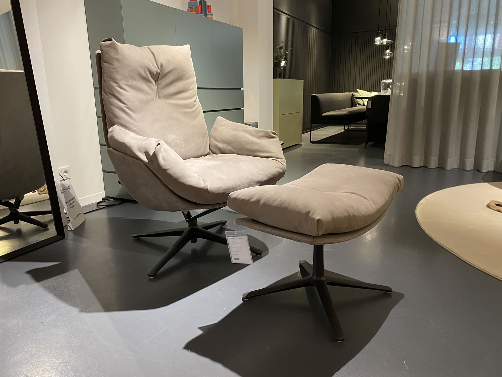 Drehsessel Cordia Lounge mit Hocker Ausstellungsstück
