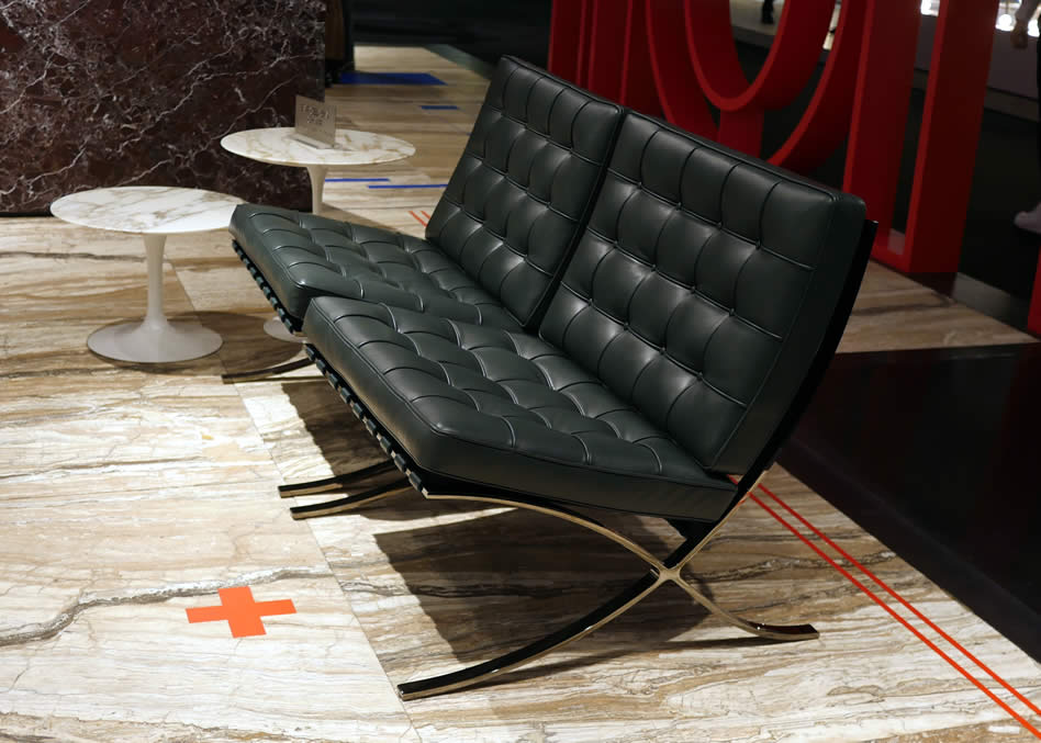 Barcelona Sessel mit Hocker Limited 100 Jahre Bauhaus Edition