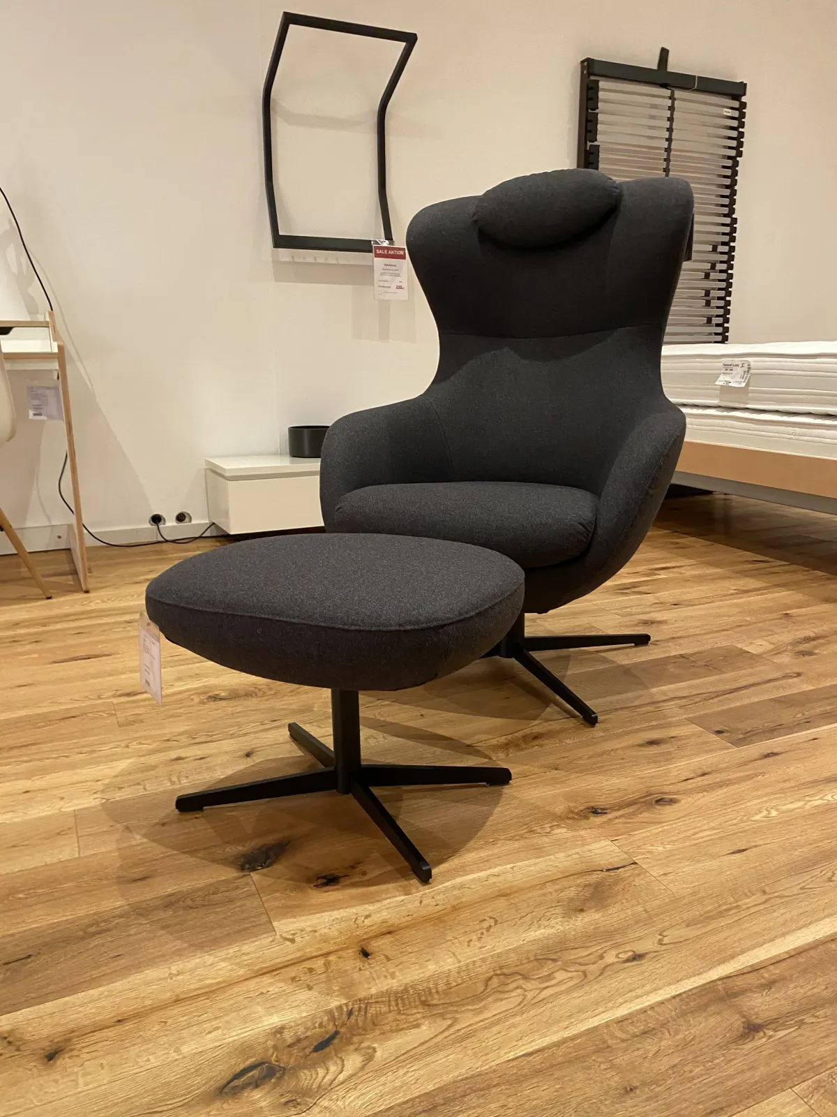 Signet Sessel + Hocker Jester Ausstellungsstück