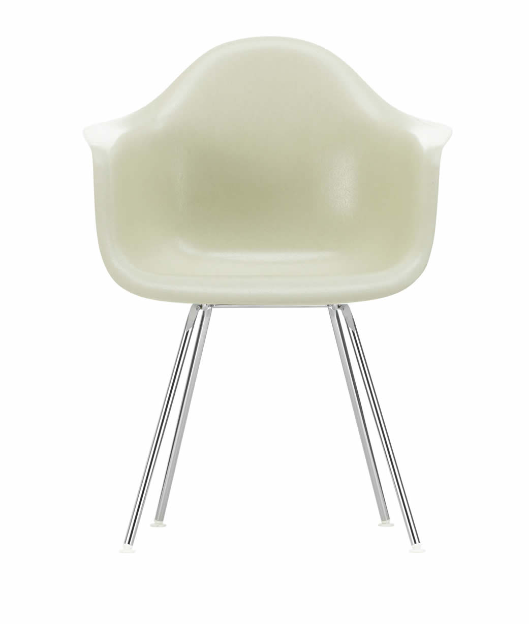 Eames Fiberglass Armchair DAX