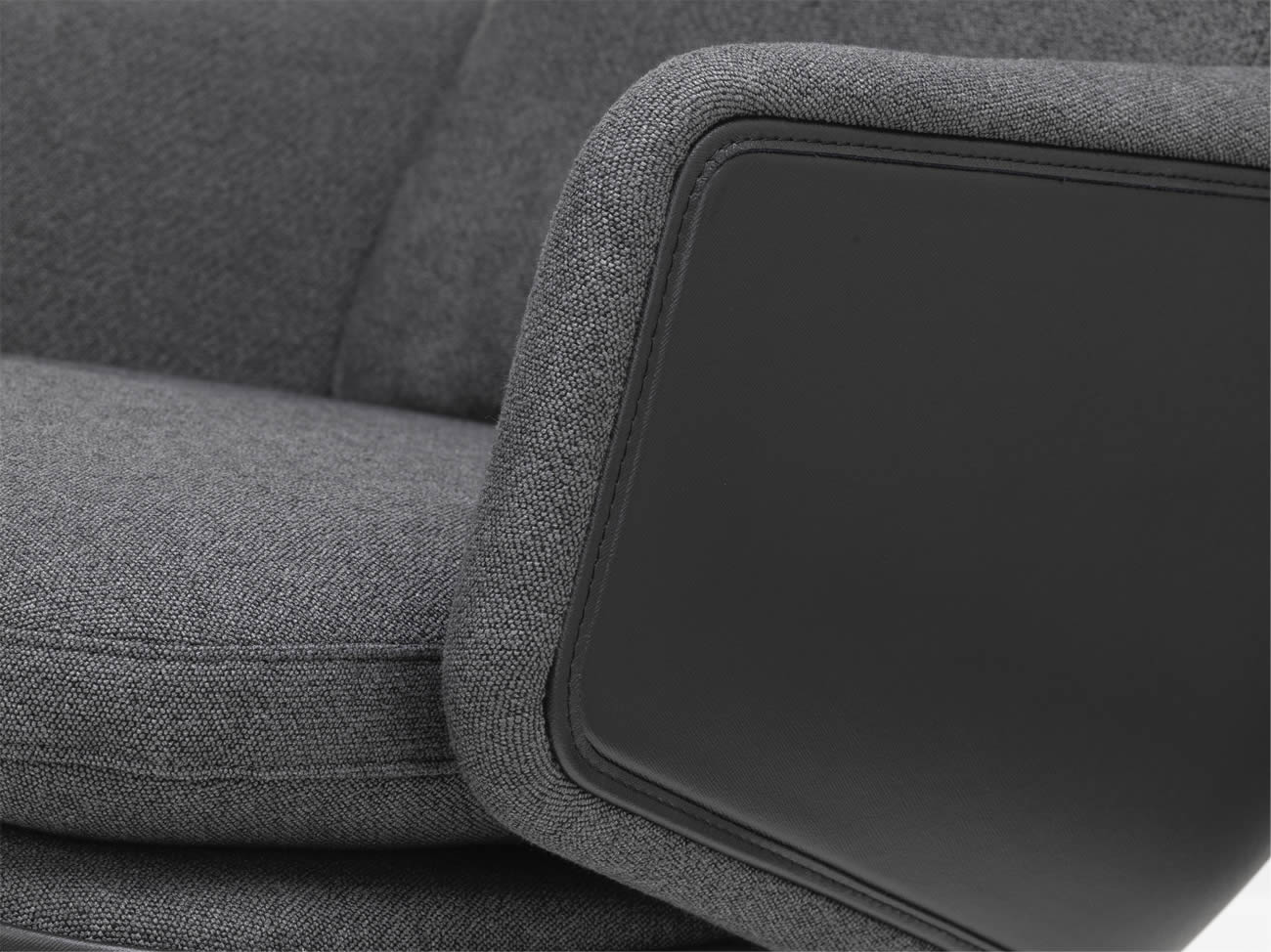 Grand Relax Sessel mit Ottoman in Dumet carbon Leder Forte Dekor nero