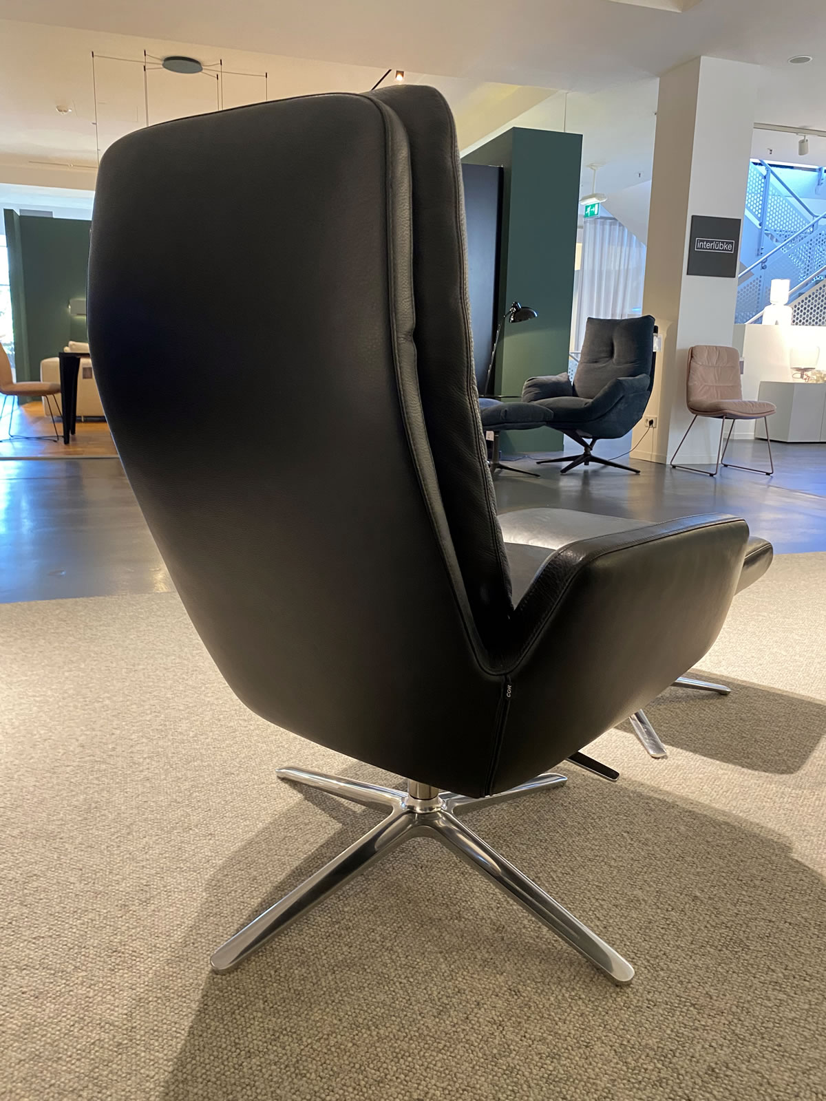 Drehsessel + Hocker Cordia Leder schwarz 8720-8721 Ausstellungsstück