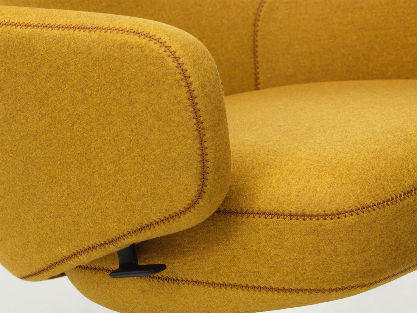 Grand Repos Sessel mit Ottoman in Stoff Cosy 2 Canola