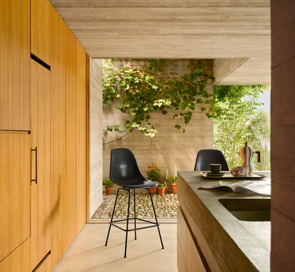 Eames Fiberglass Stool High