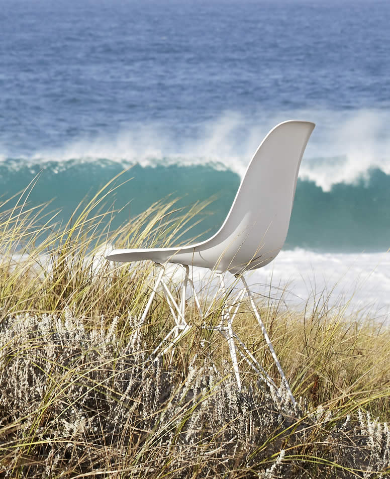 Eames Plastic Side Chair DSR White Collection