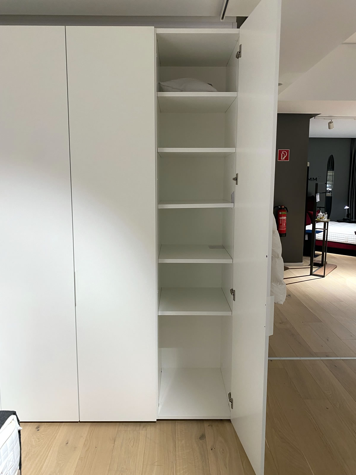 Drehtürenschrank Intaro 15375 Ausstellungsstück