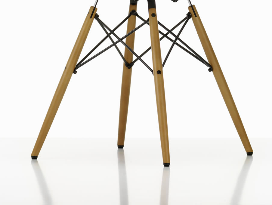 Eames Plastic Side Chair DSW Beauty Version