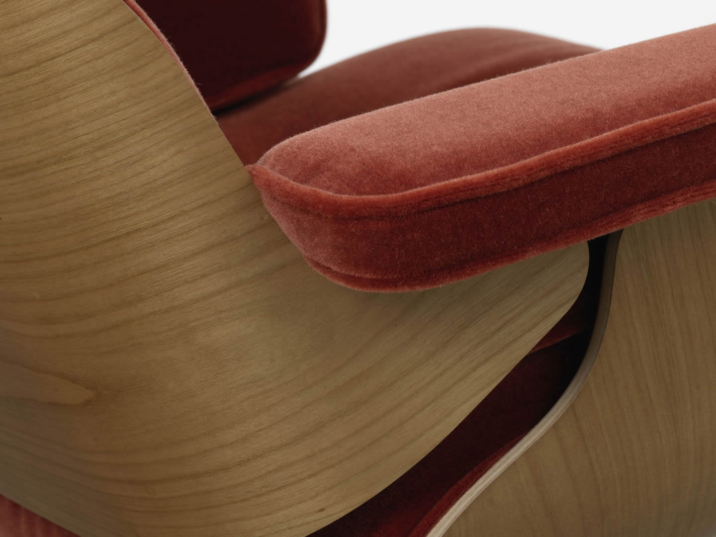 Eames Lounge Chair Kirsche natur Stoff Calma