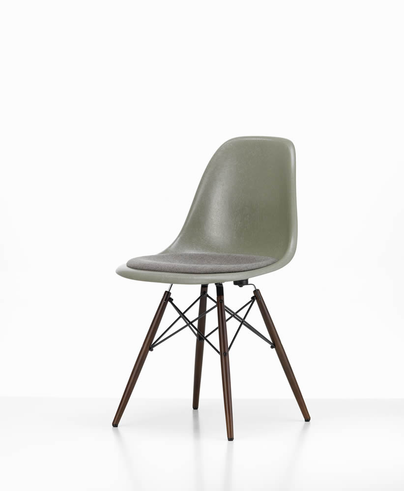 Eames Fiberglass Chair DSW mit Sitzkissen
