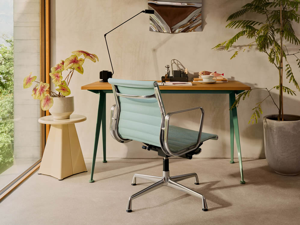 Aluminium Chair EA 131