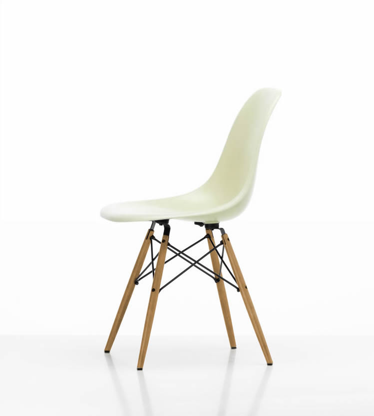 Eames Fiberglass Chair DSW