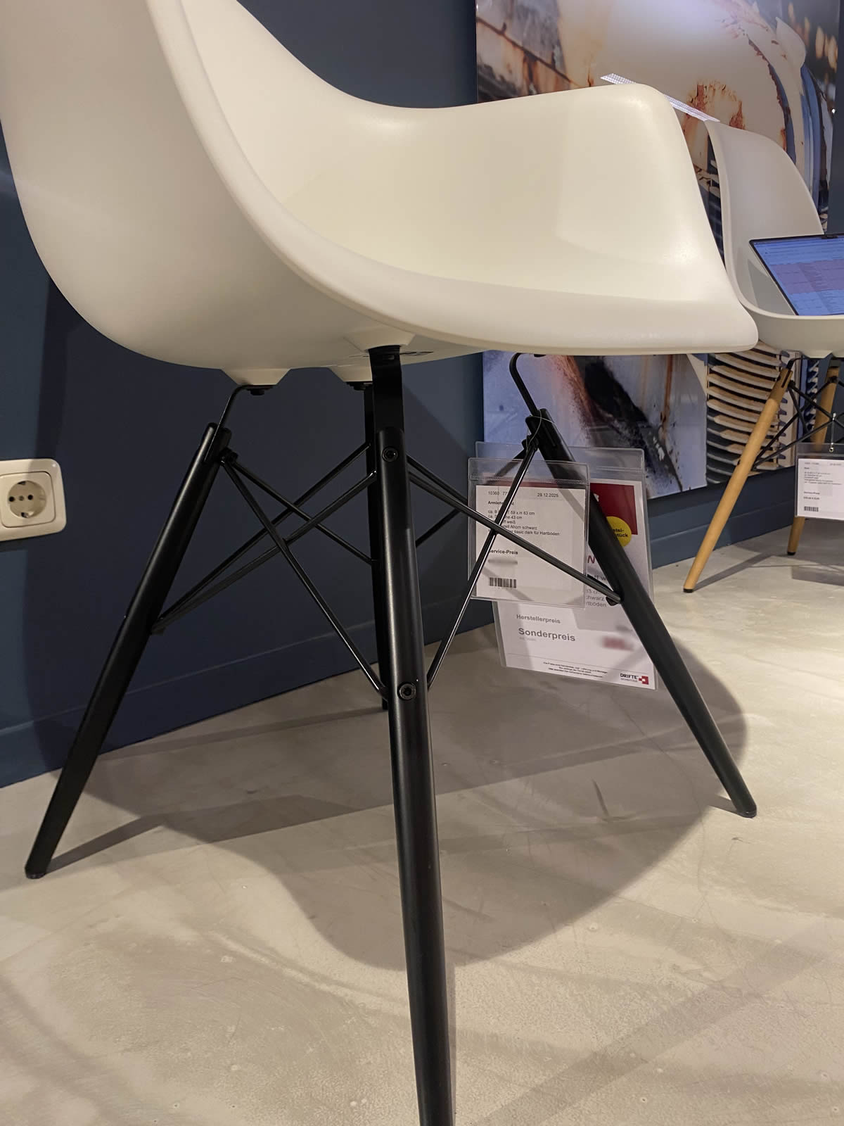 Eames Armchair DAW 10360 Ausstellungsstück
