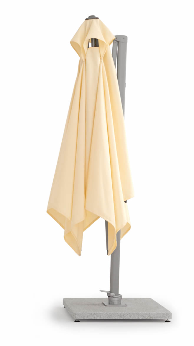 Freiarmschirm mit Bodenplatte