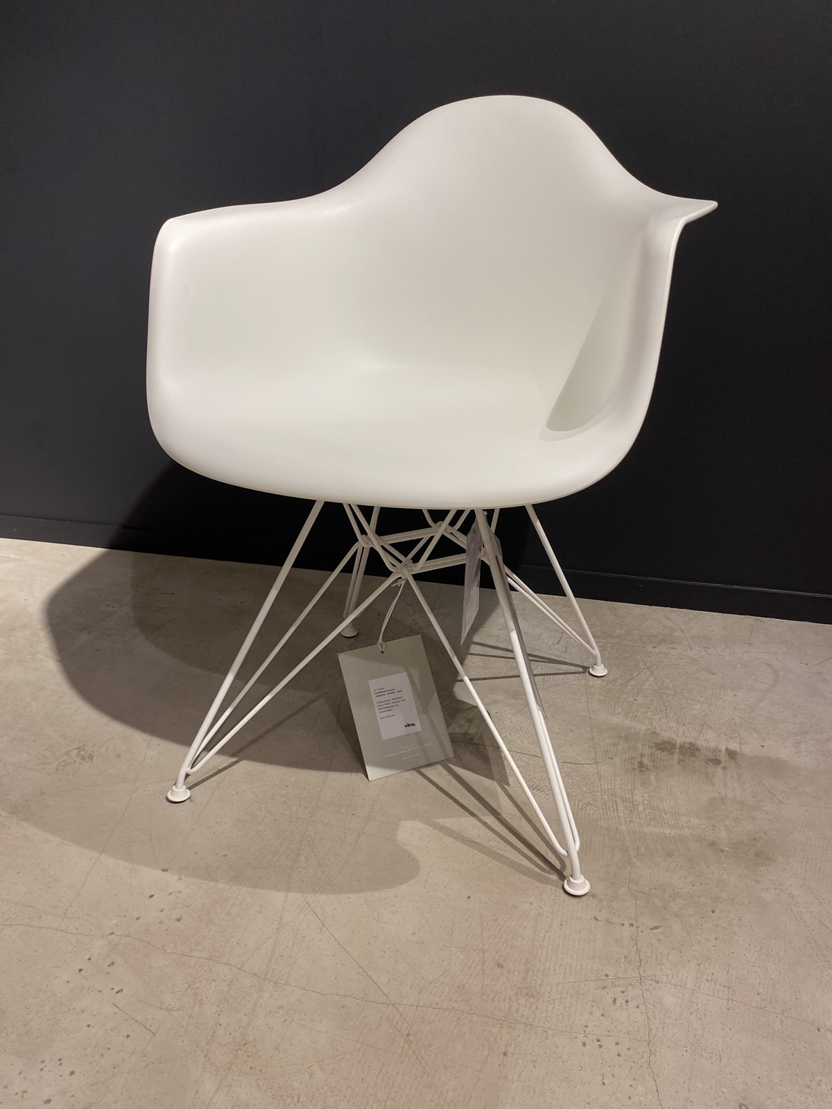 Eames DAR Armlehnstuhl 13242 Ausstellungsstück