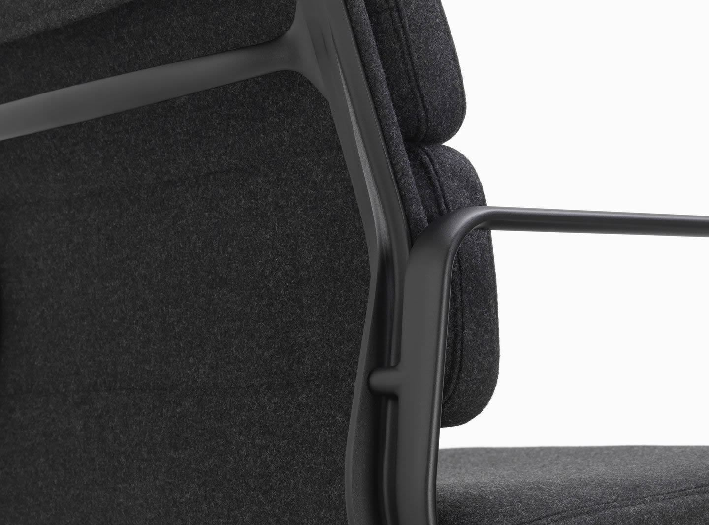 Soft Pad Chair EA 208 Cosy 2