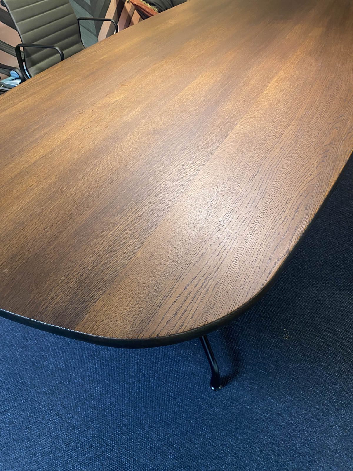 Segmented Table Ausstellungsstück