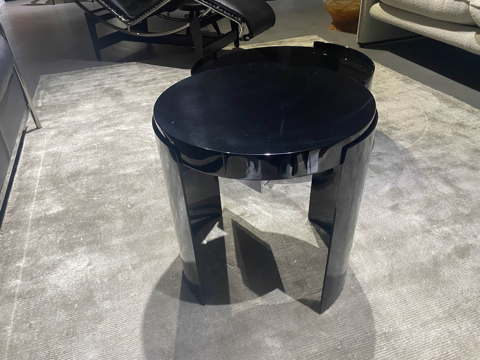 niedriger Tisch 5543 18002 Ausstellungsstück