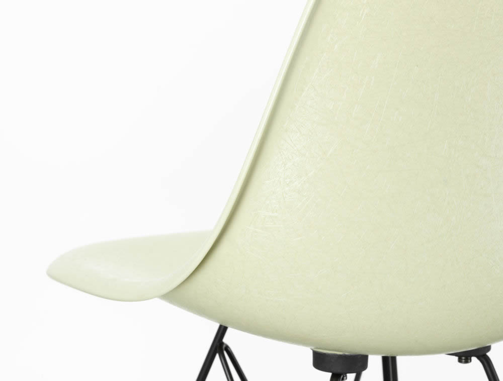 Eames Fiberglass Chair DSW