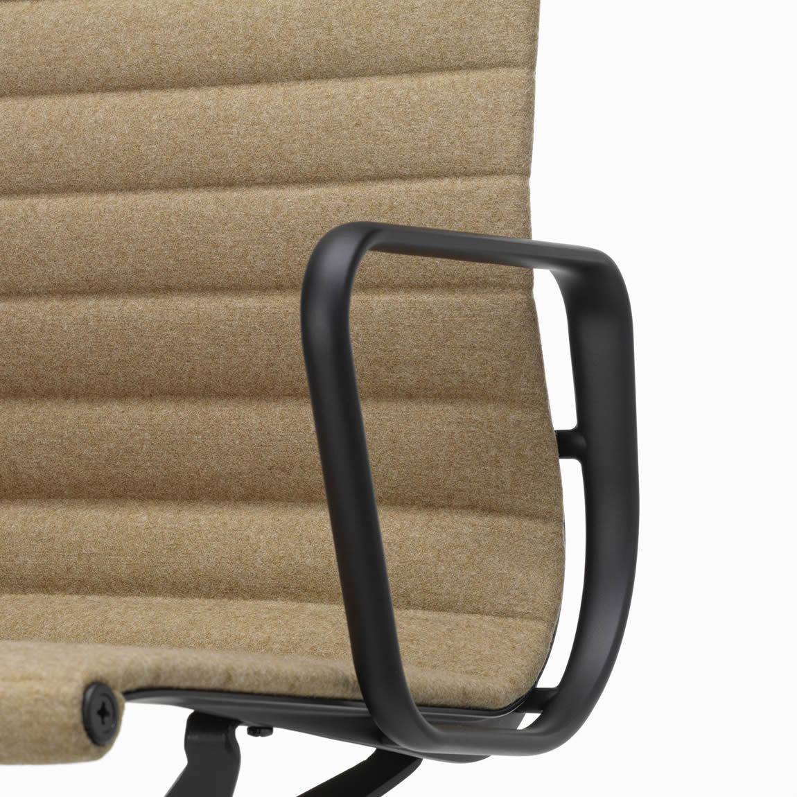 Aluminium Chair EA 132