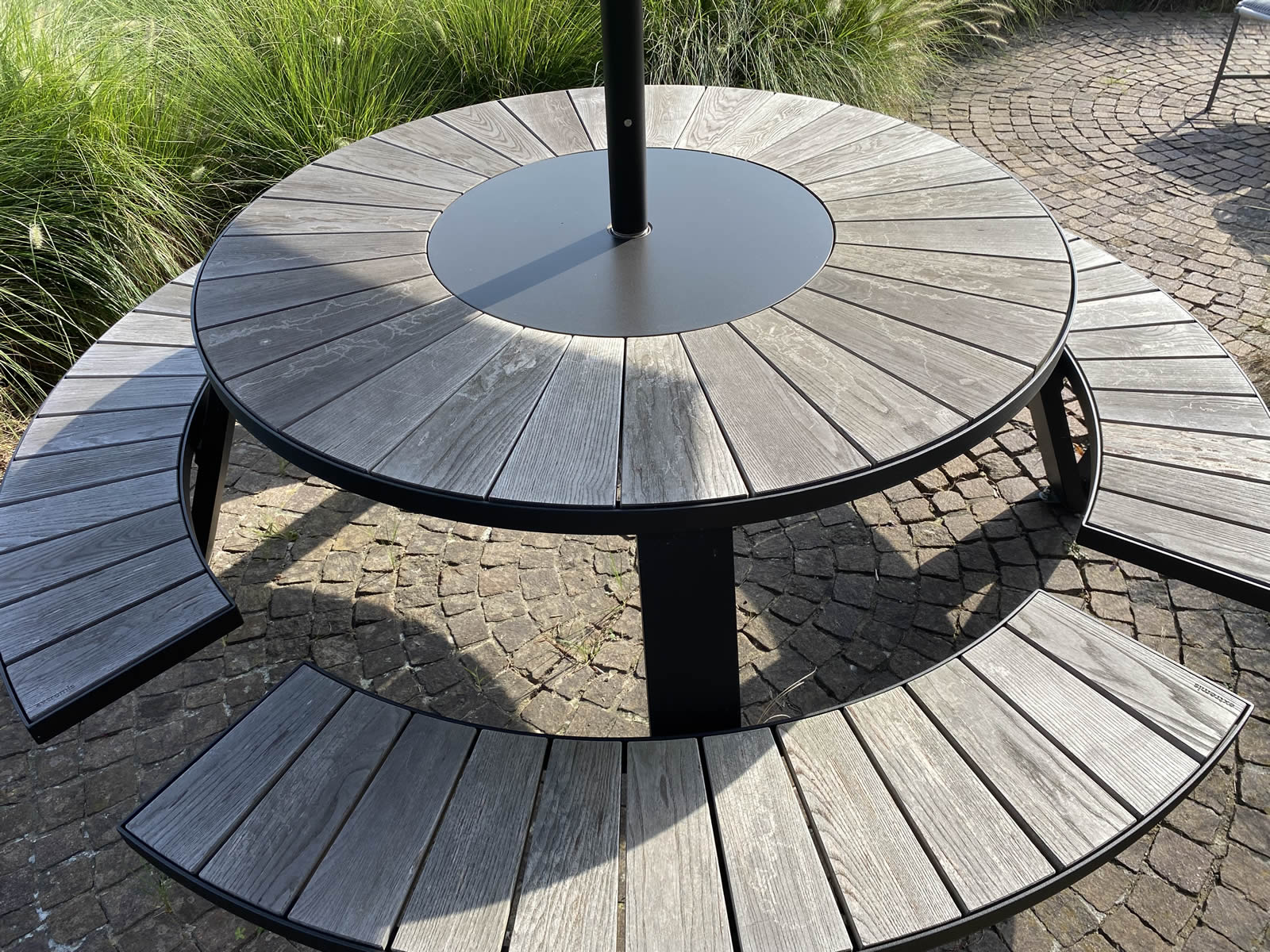 Tischgruppe Pantagruel 17993 Ausstellungsstück