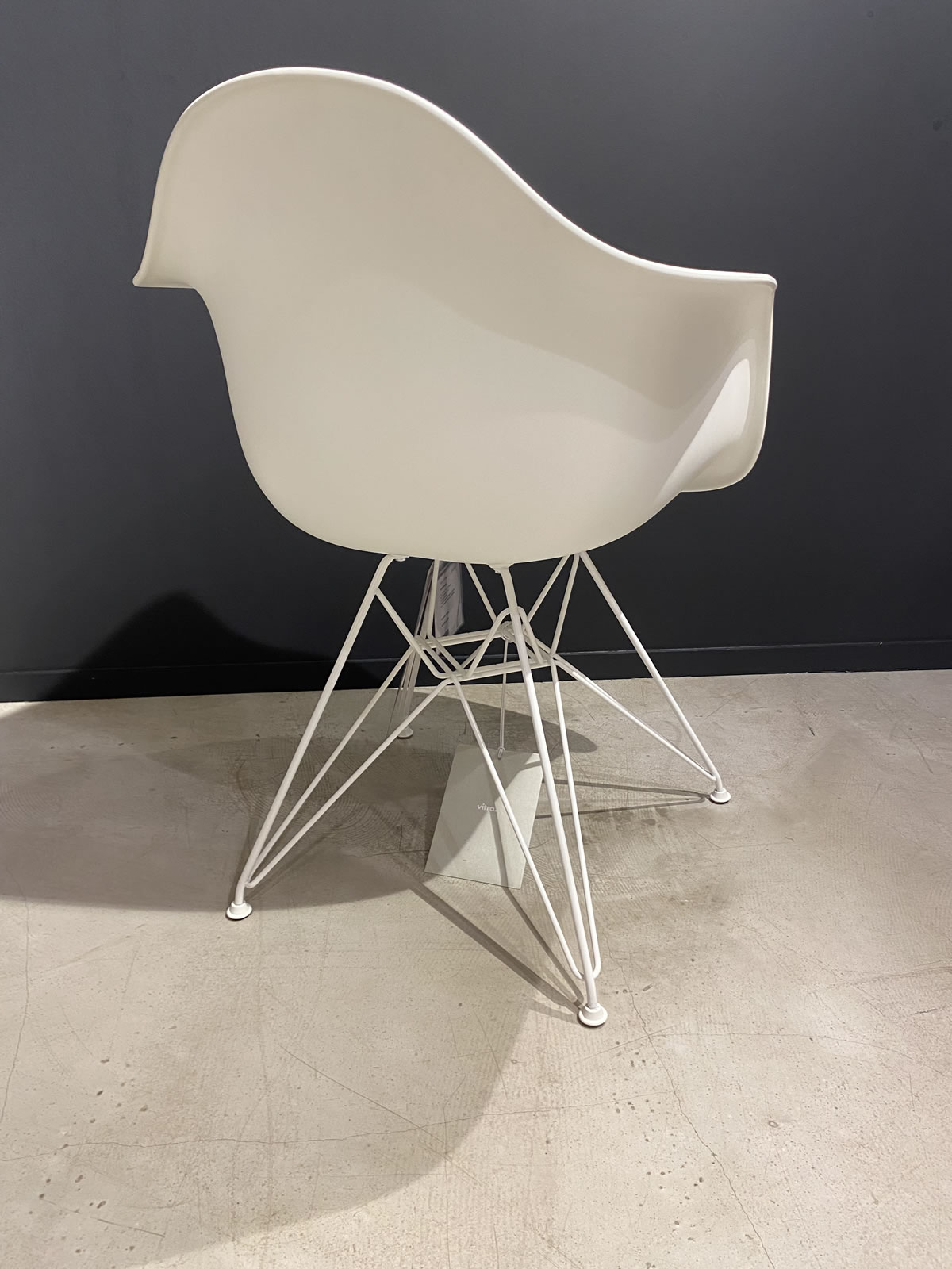 Eames DAR Armlehnstuhl 13242 Ausstellungsstück