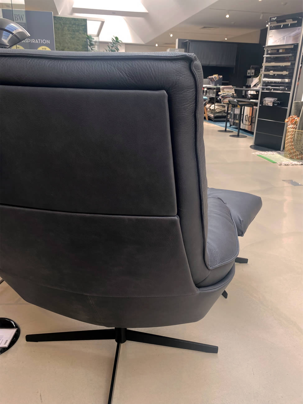 Daron Sessel mit Hocker Nubukleder Java vulcano