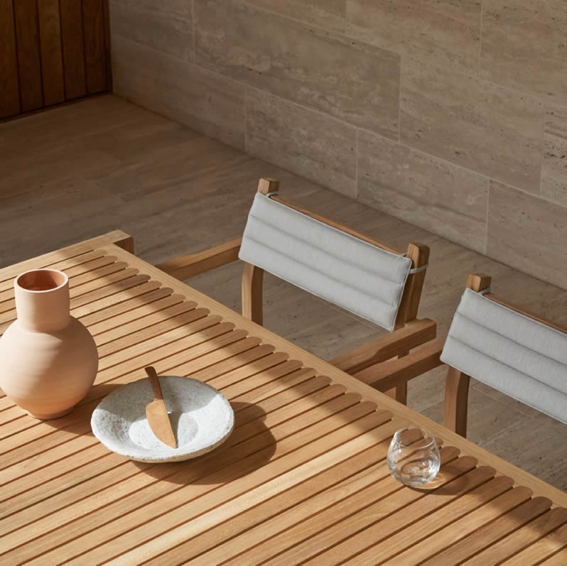 AH Outdoor Dining Table