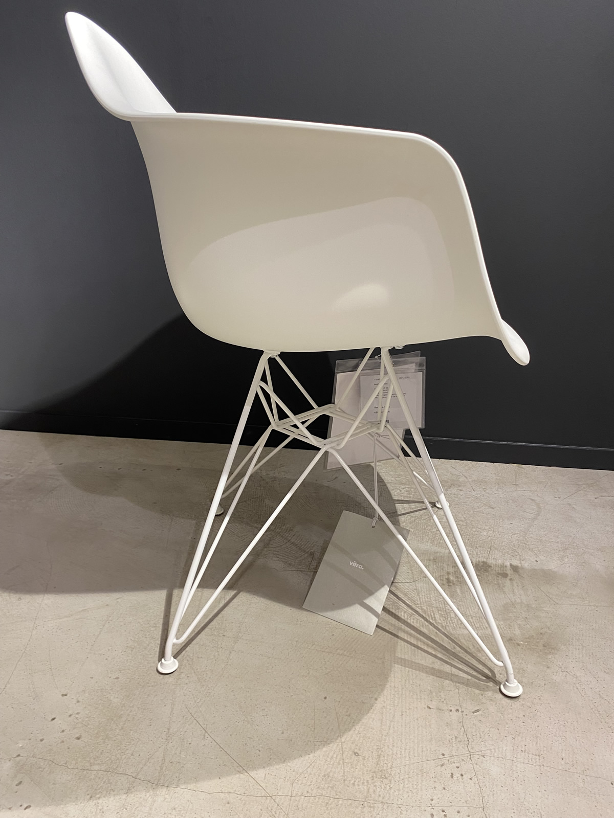 Eames DAR Armlehnstuhl 13242 Ausstellungsstück