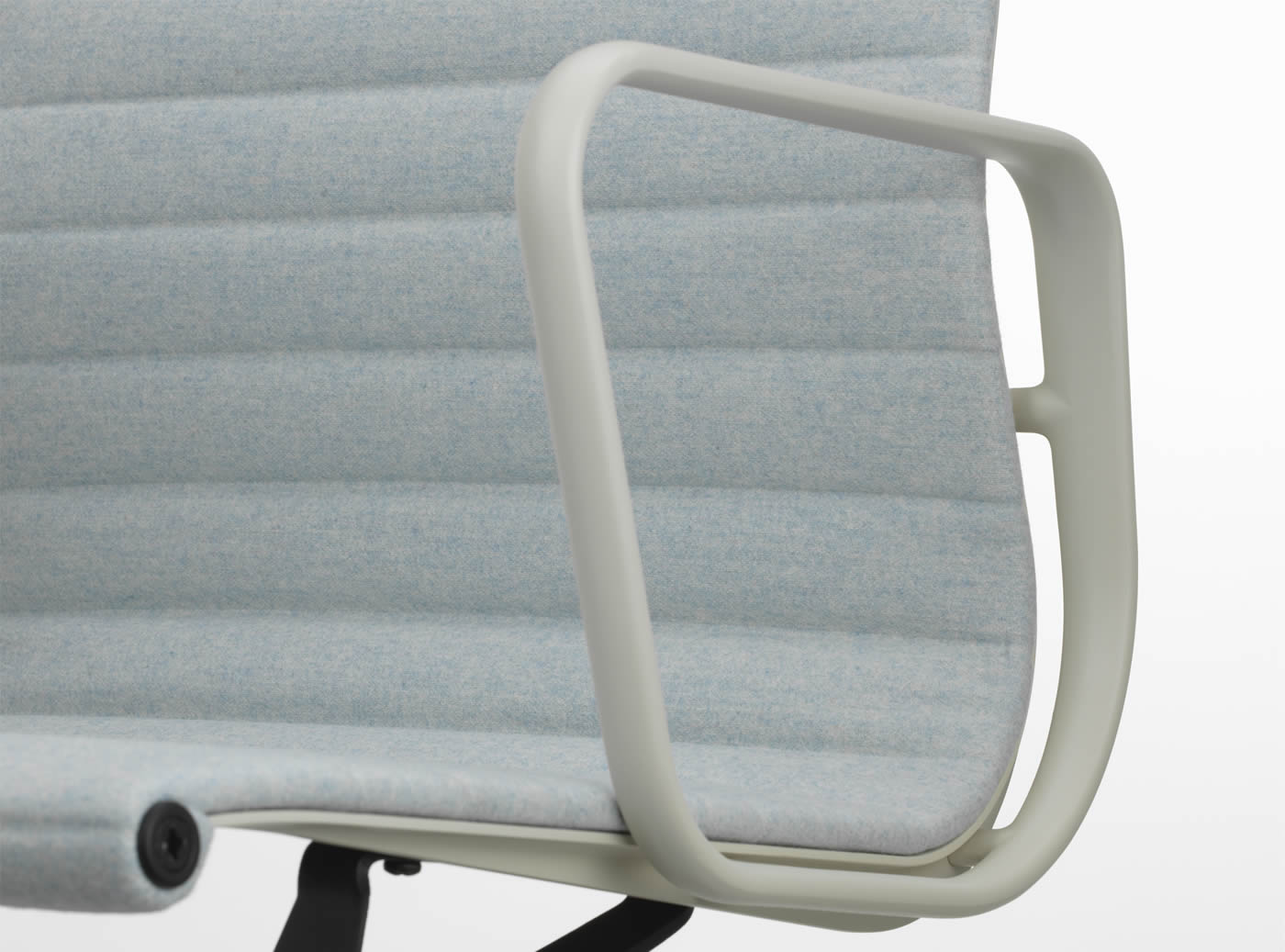 Aluminium Chair EA 117 neue Gestellfarben