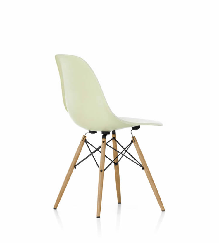 Eames Fiberglass Chair DSW