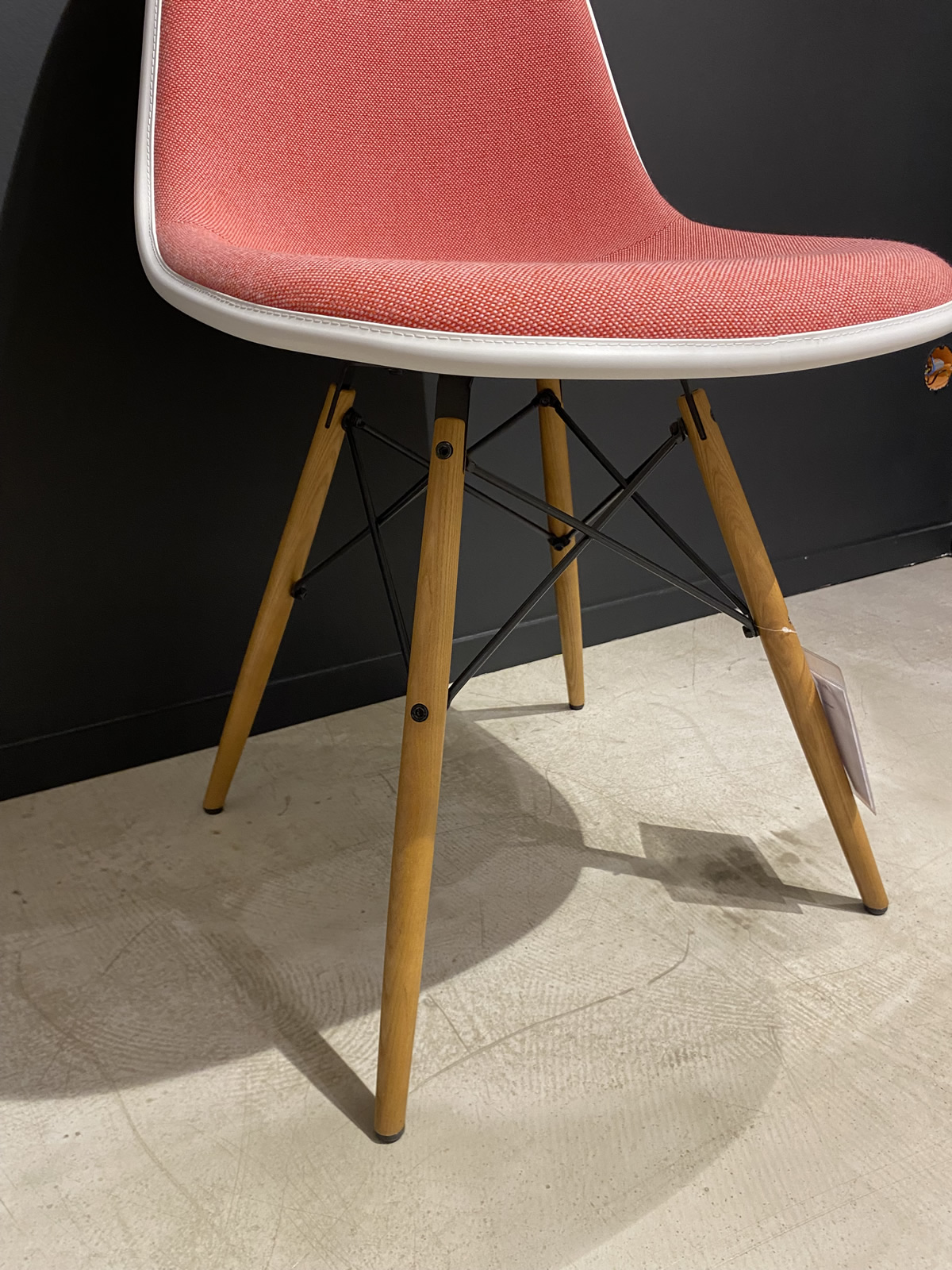 Eames DSW Stuhl 10369 Ausstellungsstück