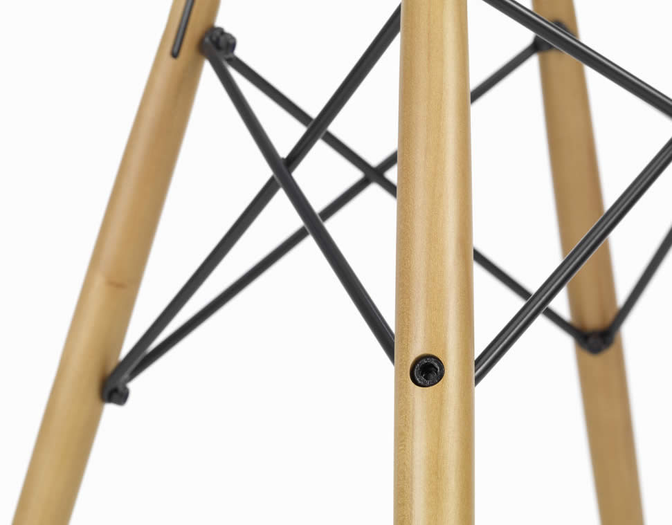 Eames Fiberglass Chair DSW mit Sitzkissen