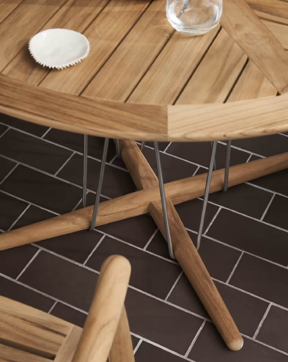 E022 Embrace Outdoor Dining Table