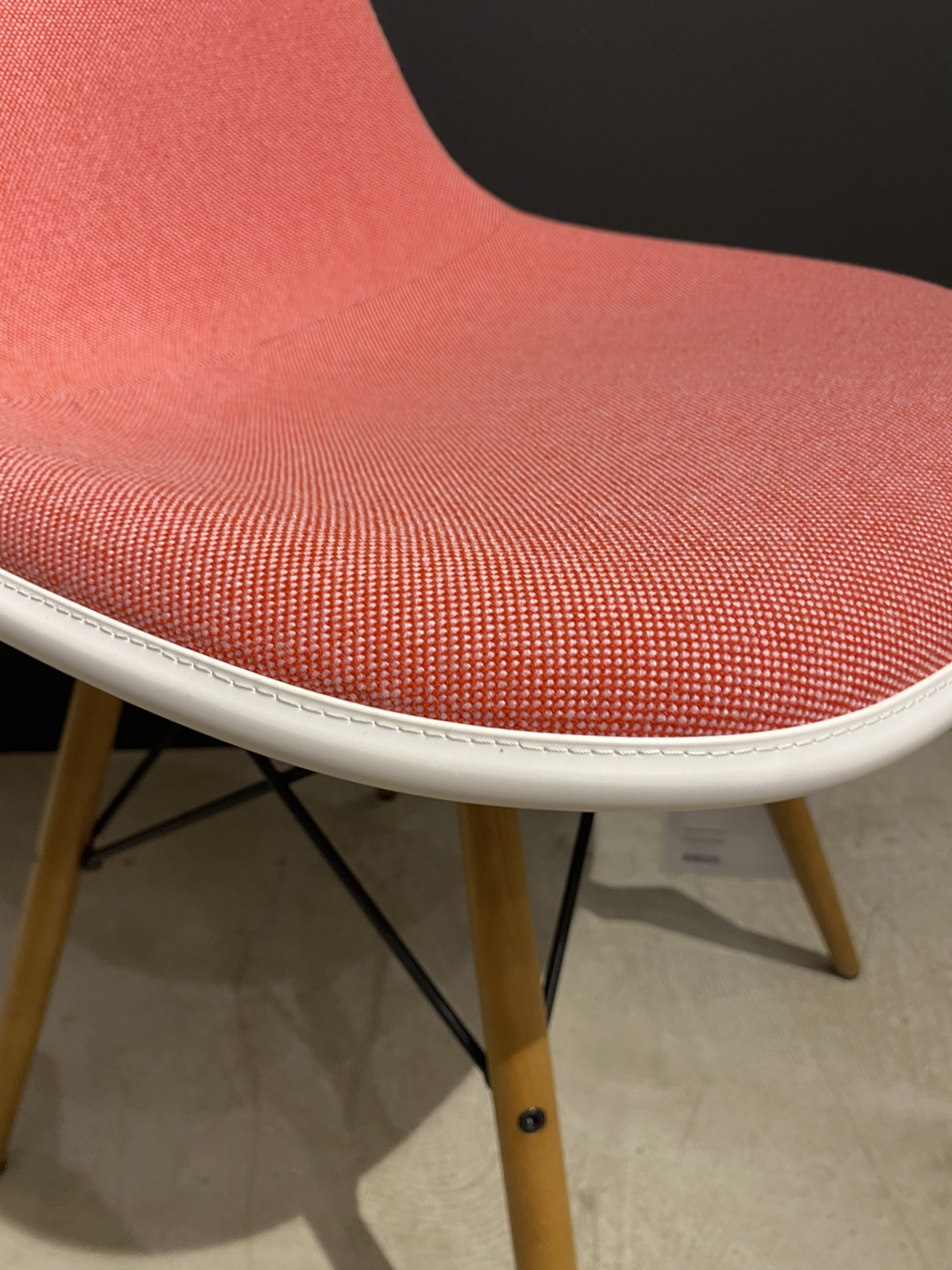 Eames DSW Stuhl 10369 Ausstellungsstück