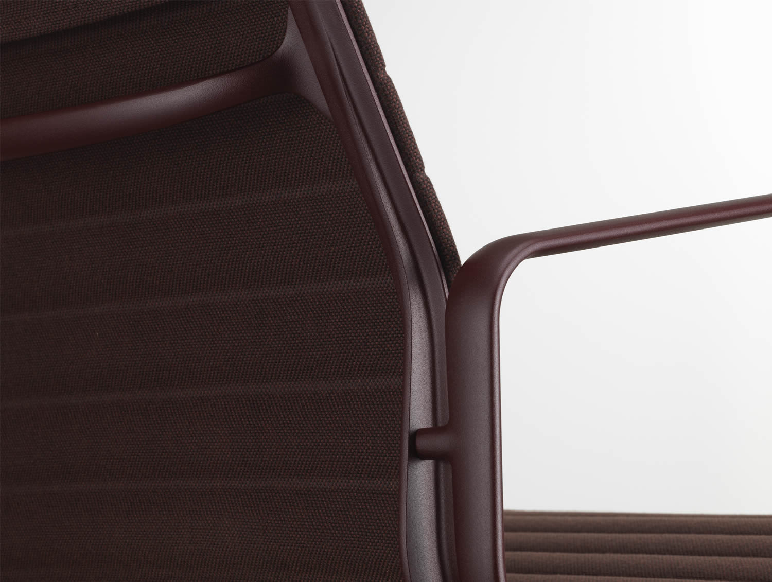 Aluminium Chair EA 107 / EA 108 neue Gestellfarben