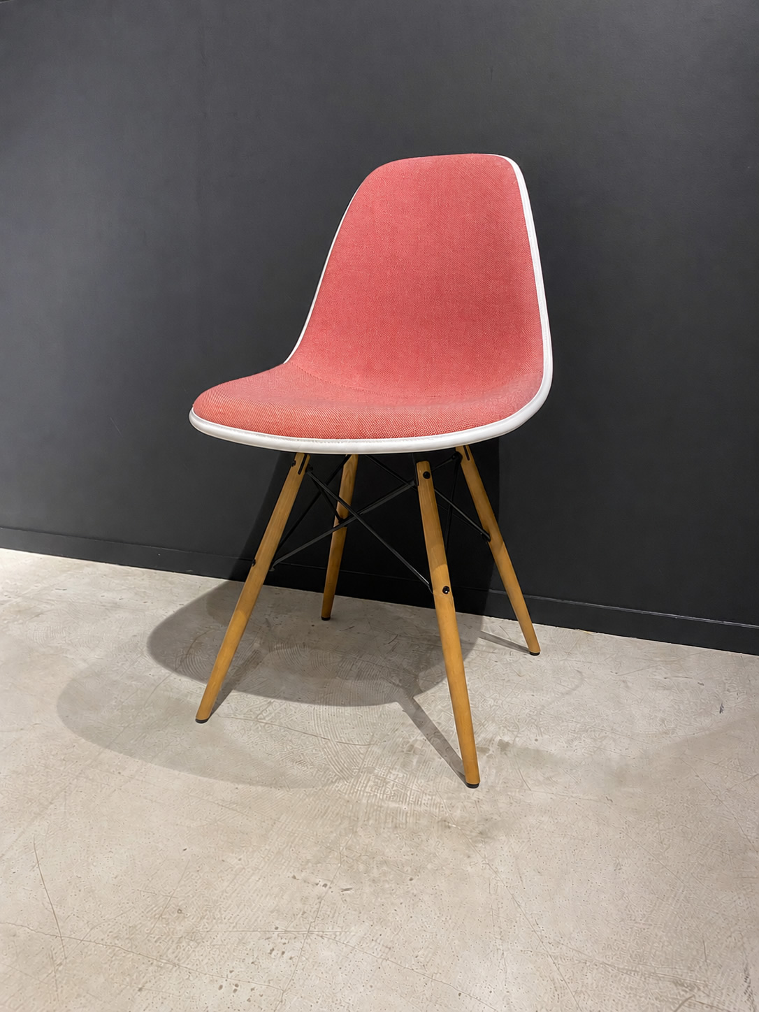 Eames DSW Stuhl 10369 Ausstellungsstück
