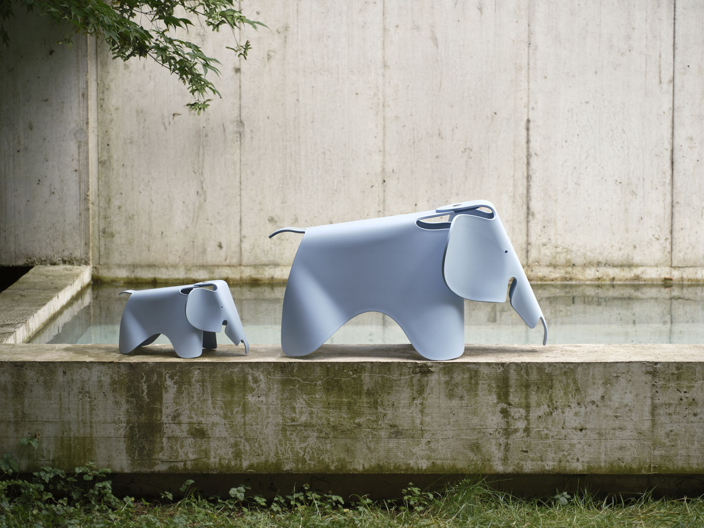 Eames Elephant RE