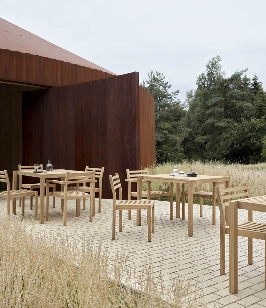 AH Outdoor Dining Table