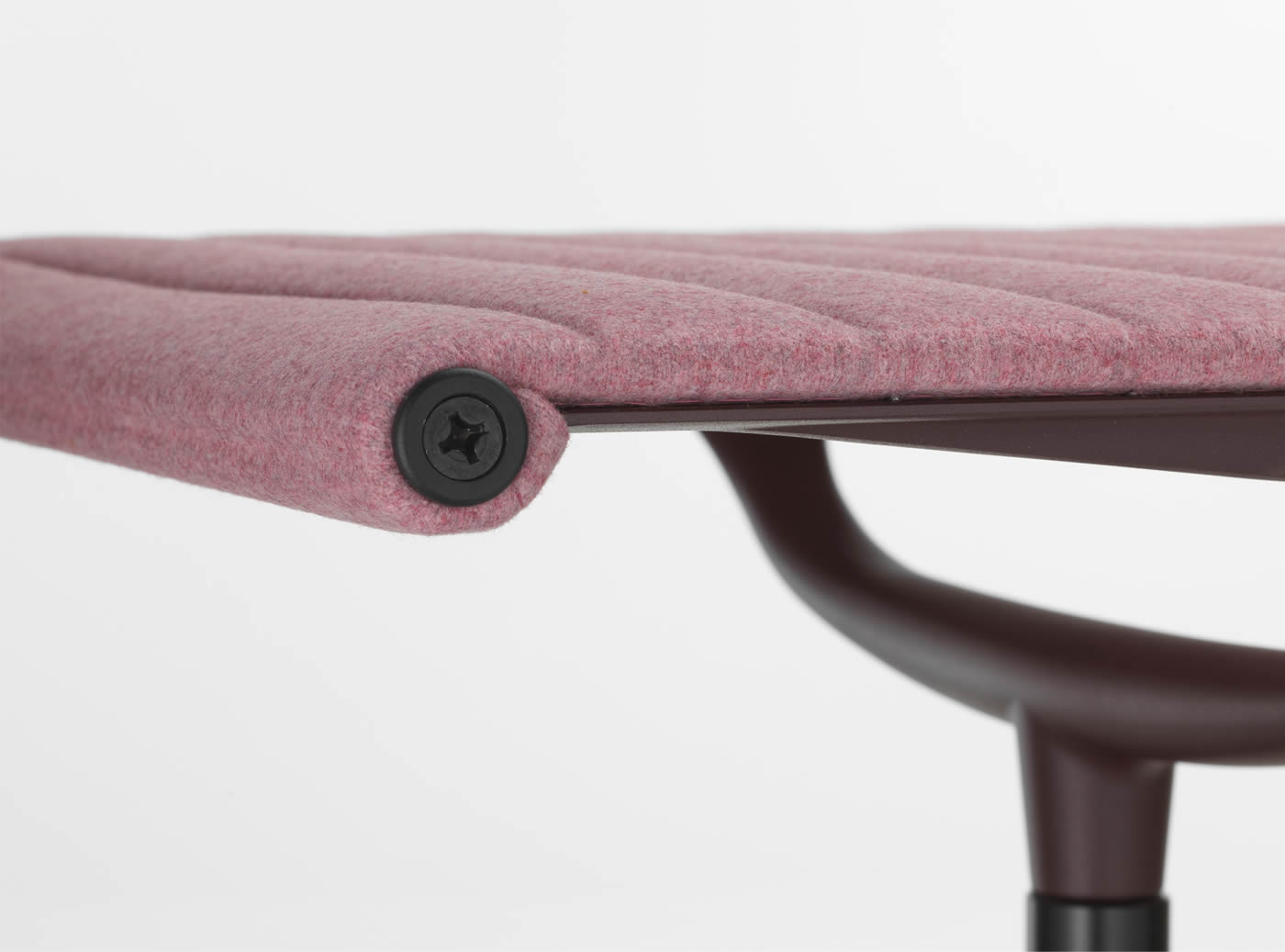 Aluminium Chair EA 124 / EA 125 neue Gestellfarben